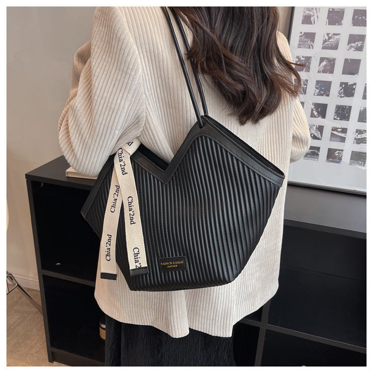 PU Women's Bags Fashion Ladies Designer Luxury Women Shoulder Handbag Large Capacity Heart-shaped Tote Bag Bolsos De Mujer 2025