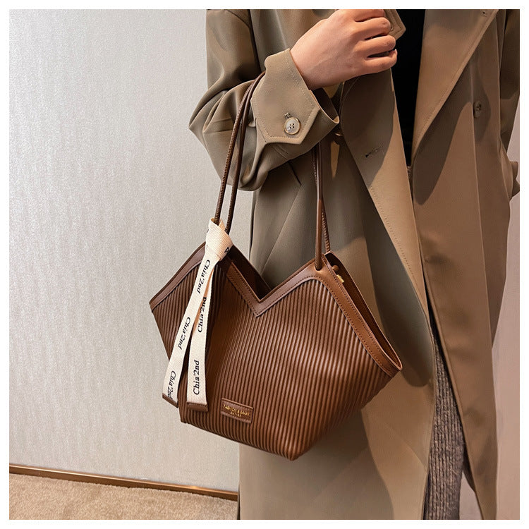 PU Women's Bags Fashion Ladies Designer Luxury Women Shoulder Handbag Large Capacity Heart-shaped Tote Bag Bolsos De Mujer 2025