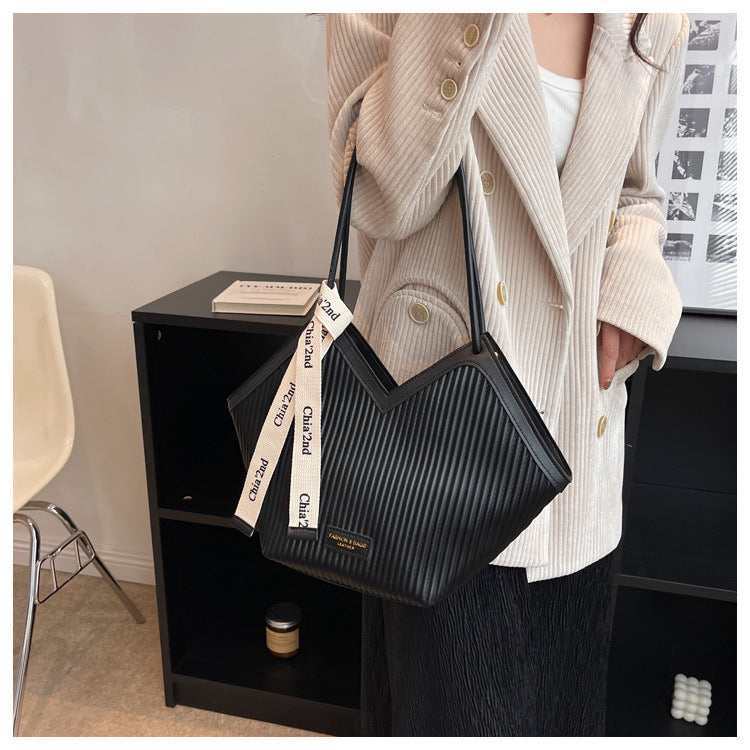 PU Women's Bags Fashion Ladies Designer Luxury Women Shoulder Handbag Large Capacity Heart-shaped Tote Bag Bolsos De Mujer 2025