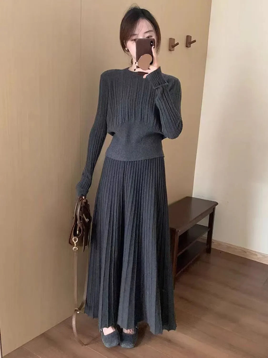 French High-end Gray Knitted Dress for Women Early Autumn 2025 New Small Temperament Long Skirt Suit