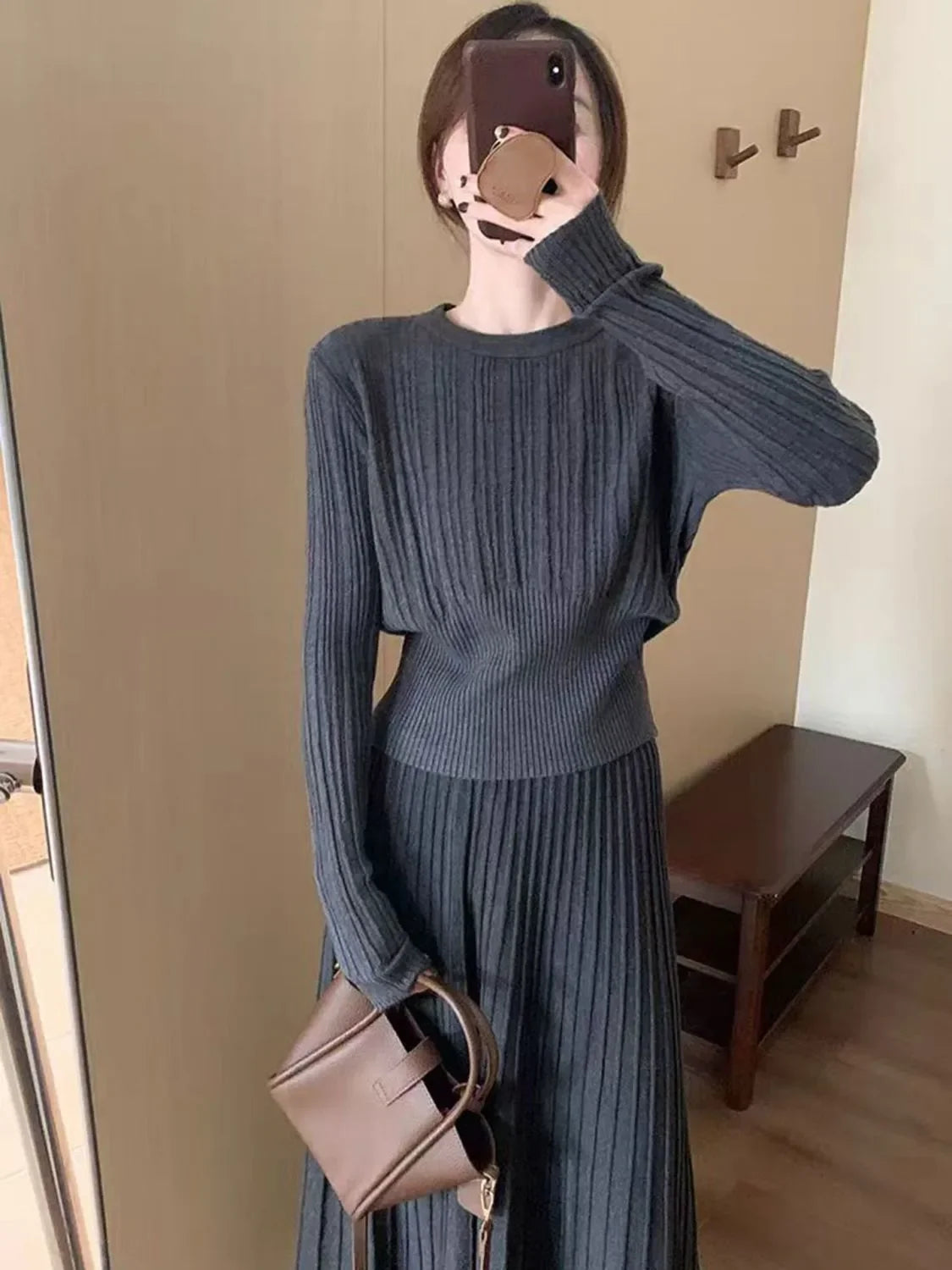 French High-end Gray Knitted Dress for Women Early Autumn 2025 New Small Temperament Long Skirt Suit